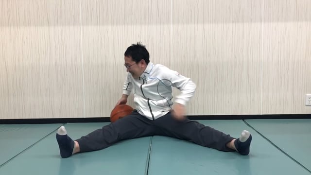 開脚逆手ハンドリング